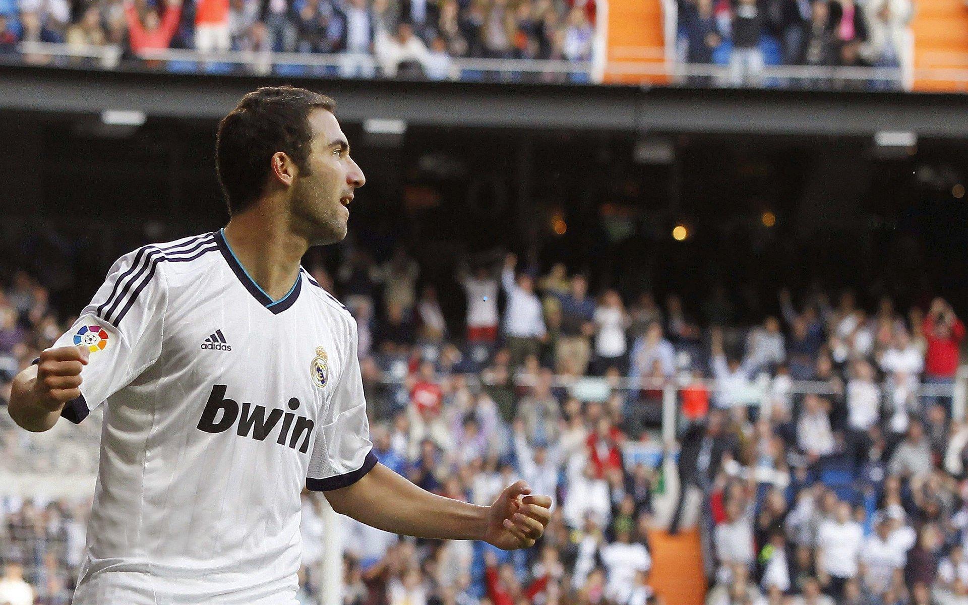 意甲一日风云，米兰喜迎新锋霸，国米点球悲情出局，席尔瓦转会牵动那不勒斯与罗马